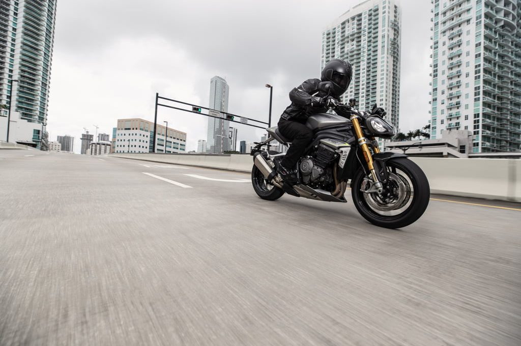 Speed-Triple-1200-RS---Hero-Riding-17 Speed-Triple-1200-RS---Hero-Riding-17