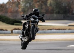 speed-triple-variant-step-carousel-lightest-ST-ever-1410x793 speed-triple-variant-step-carousel-lightest-ST-ever-1410x793