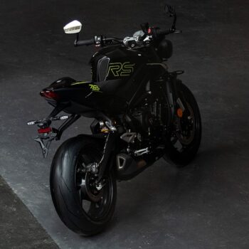 Street Triple RS black 1