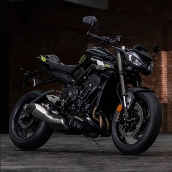 Street Triple RS black 3